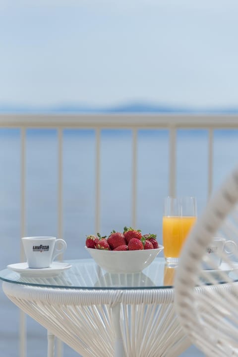 Balcony/Terrace, Food, Sea view