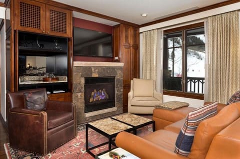 Aspen Ritz-carlton 3 Bedroom Ski In, Ski Out Residence With Access To Slopeside Heated Pools And Hot Tubs Condominio in Aspen
