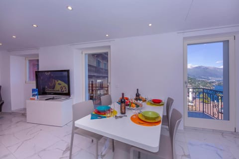 Yellow View Apartment - Happy Rentals Copropriété in Ascona