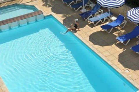 Hotel Brise de Mer - Piscine intérieure & extérieure Hotel in Saint-Raphael