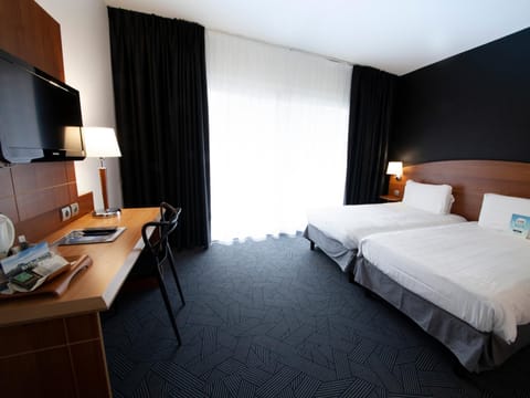 Communal lounge/ TV room, Bed, TV and multimedia, Photo of the whole room, Bedroom