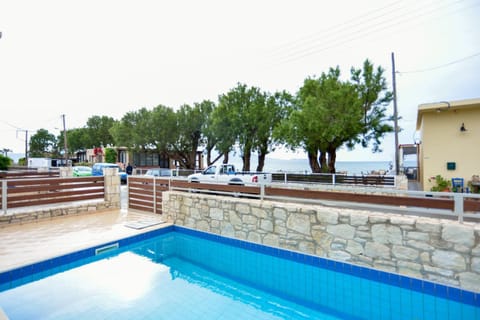 Sea view, Street view, Swimming pool, Swimming pool