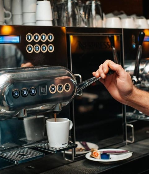 Coffee/tea facilities, Food and drinks