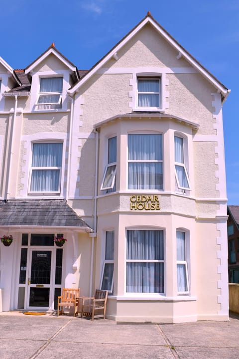 Cedar House, formerly Shamrock House Apartment in Llandudno
