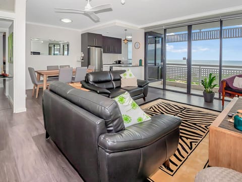 Luxury waterfront sea view apartment - do not book Apartment in Cairns