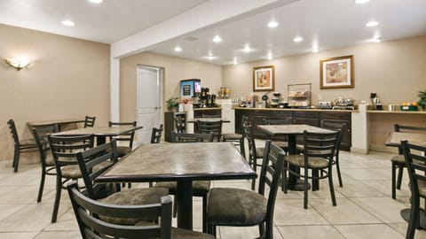 Restaurant/places to eat, Dining area, On site, Breakfast