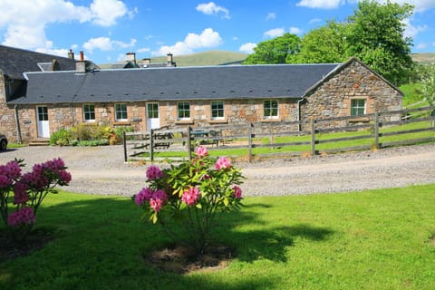 Arndean Cottages House in Scotland