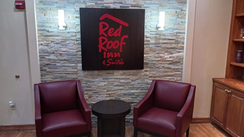 Red Roof Inn & Suites Midland Hotel in Midland