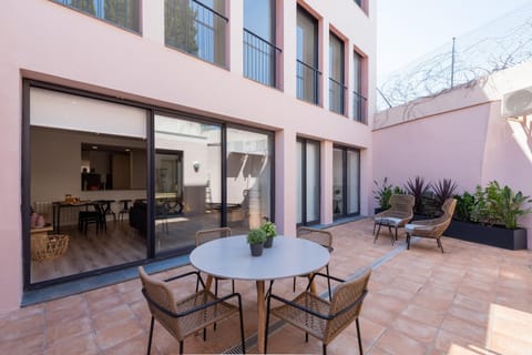 Petit Luxe Tobella Baixos Condo in Terrassa