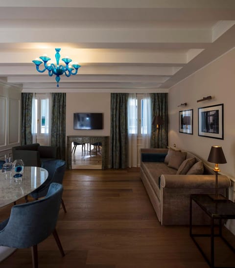 TV and multimedia, Living room, Dining area