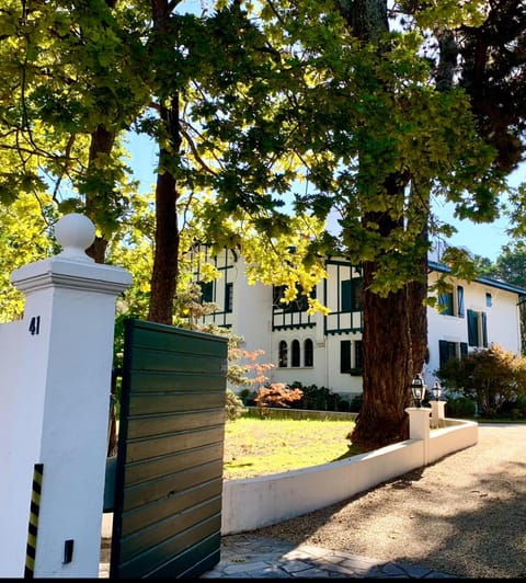 Property building, Facade/entrance, Garden