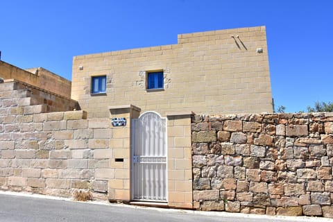 Four Winds Farmhouse Chalet in Malta