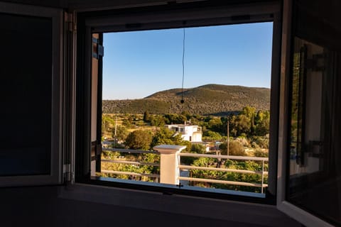 City view, Garden view, Landmark view, Mountain view