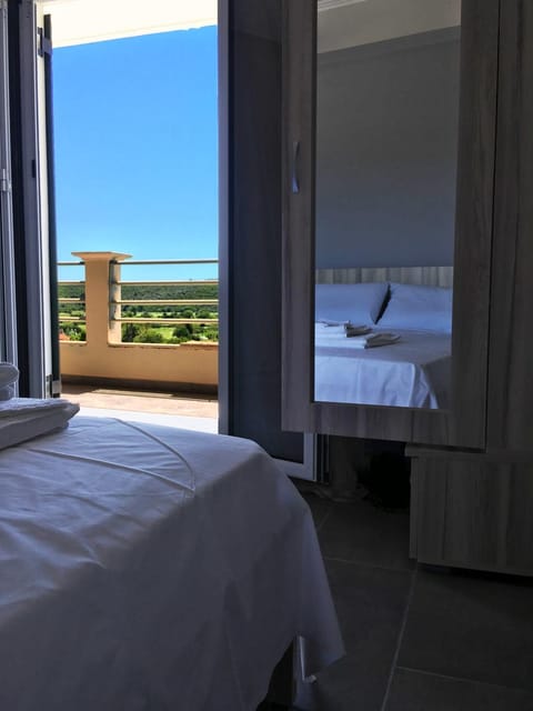 Bedroom, Landmark view, Mountain view