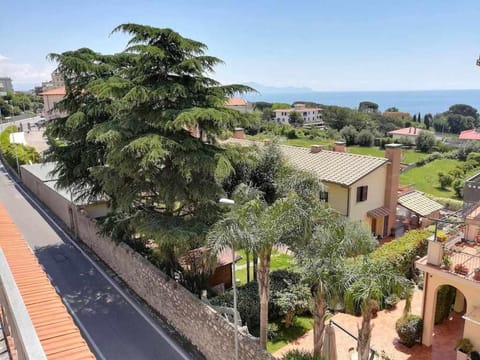 CASA DINKY Attico con terrazza vista mare Condominio in Formia