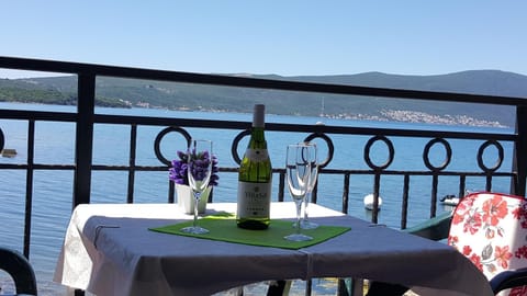 Balcony/Terrace, Food and drinks, Mountain view, Sea view