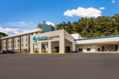 Clarion Pointe Sylva near Cherokee Area Hotel in Swain County