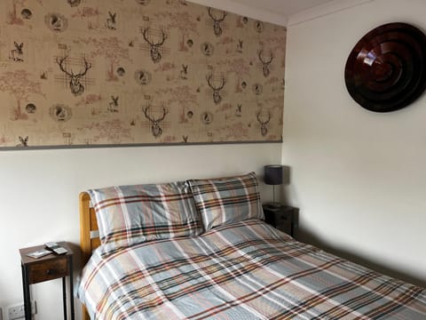 Exclusive Private double room, en-suite wet room Private entrance Apartment in Scotland