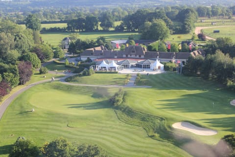 Property building, Day, Natural landscape, Golfcourse