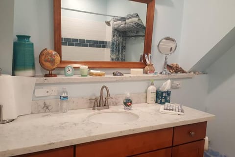 Bathroom, Internal: Not applicable to any particular room