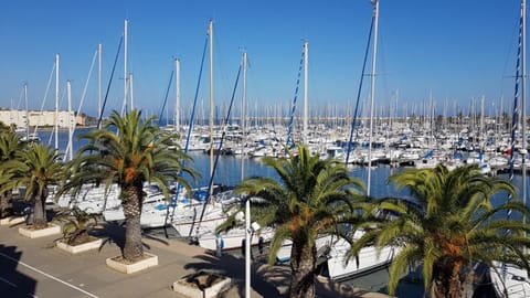 T2 sur le port avec parking Apartamento in Gruissan