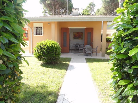 Patio, Facade/entrance, Garden, City view, Garden view, Landmark view