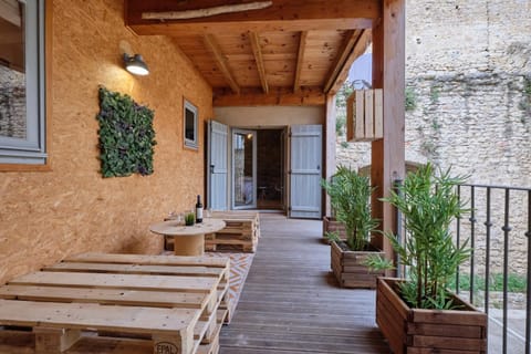 Mélina - appartement dans les remparts de la Bastide avec parking et terrasse Eigentumswohnung in Carcassonne