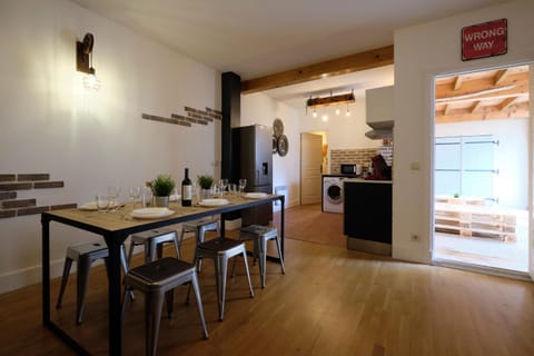 Mélina - appartement dans les remparts de la Bastide avec parking et terrasse Copropriété in Carcassonne