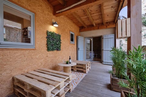 Mélina - appartement dans les remparts de la Bastide avec parking et terrasse Eigentumswohnung in Carcassonne