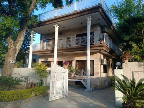 New Islamabad Guest House Bed and Breakfast in Islamabad
