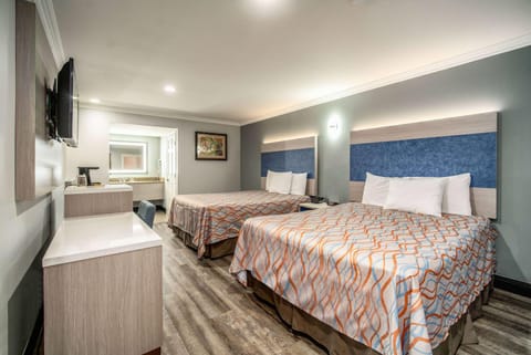 Travelodge Inn & Suites by Wyndham Bell Los Angeles Area Pousada in Commerce