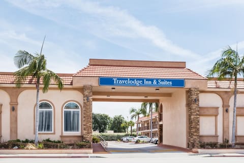 Travelodge Inn & Suites by Wyndham Bell Los Angeles Area Inn in Commerce