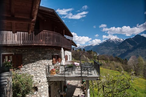 Property building, Balcony/Terrace, Garden view, Mountain view