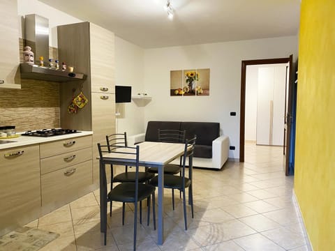 Dining area, kitchen