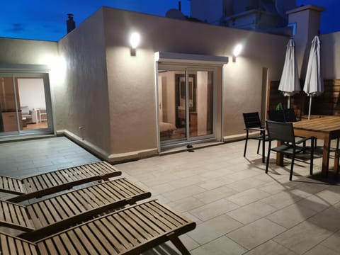 Appartement toit terrasse 6-8 couchages Condo in Ajaccio