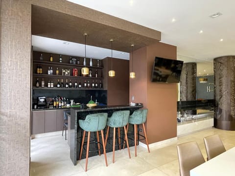 Lounge or bar, Food and drinks, Evening entertainment, oven