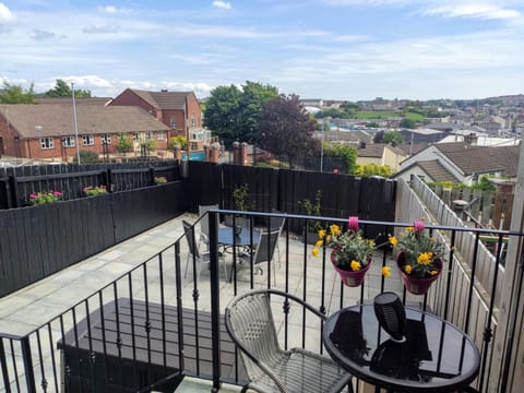 Balcony/Terrace, City view