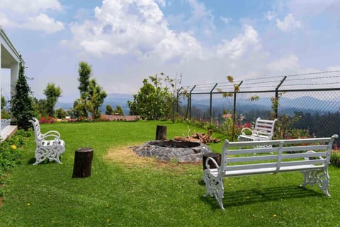 StayVista at The Lilly with Breakfast & Yoga Villa in Ooty