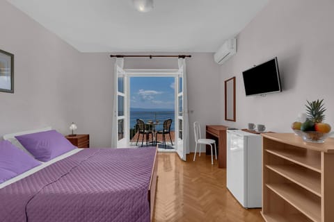 Beachfront Rooms Ana Bed and Breakfast in Tučepi
