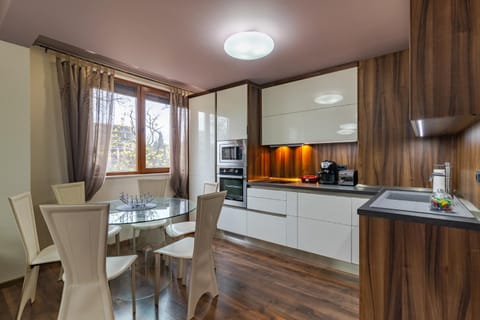 Cosy Luxury Flat in the Centrum- 90sqm - 3 rooms. Appartamento in Varna