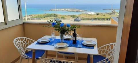 Day, Natural landscape, Balcony/Terrace, Dining area, Sea view