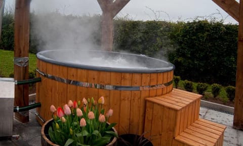 Knockalla luxury property with hot tub suitable for families Casa in Northern Ireland
