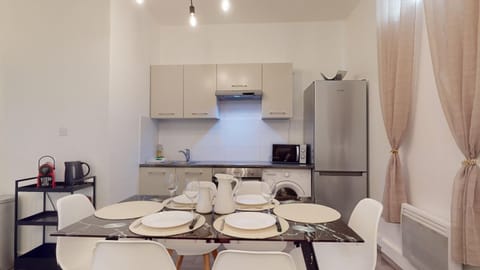 Coffee/tea facilities, Kitchen or kitchenette, Dining area, minibar, pet friendly, stove, toaster