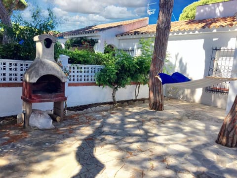 2 bedrooms house at Chiclana de la Frontera 200 m away from the beach with enclosed garden and wifi Casa in Chiclana de la Frontera
