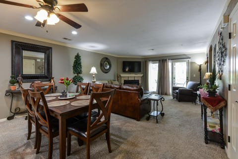 Luxury Condos at Thousand Hills - Heart of Branson - Beautifully remodeled - Spacious and Affordable Apartment hotel in Branson