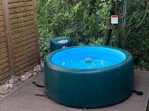 Studio calme proche Paris avec terrasse privative et jacuzzi en option Apartment in Île-de-France