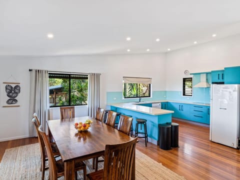 Colours of Cylinder by Discover Stradbroke House in Point Lookout