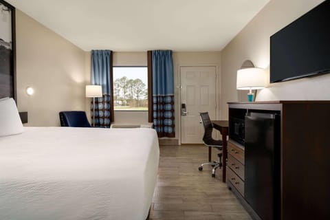 Super 8 by Wyndham Ocean Springs Biloxi Hotel in Biloxi