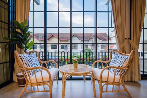 Seatown Huahin Poolvilla House in Nong Kae