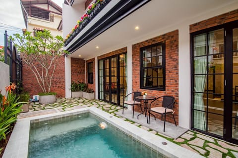 Seatown Huahin Poolvilla House in Nong Kae